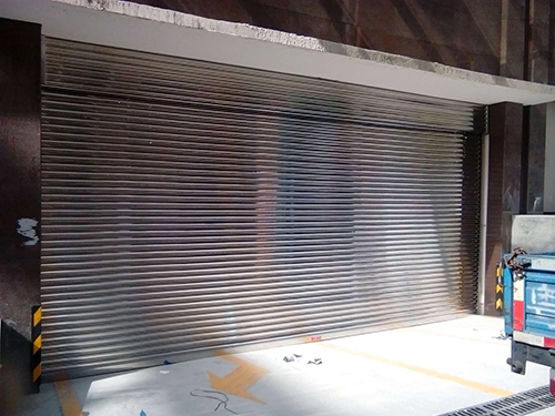 东莞电动卷闸门浅谈关于闸门的配件