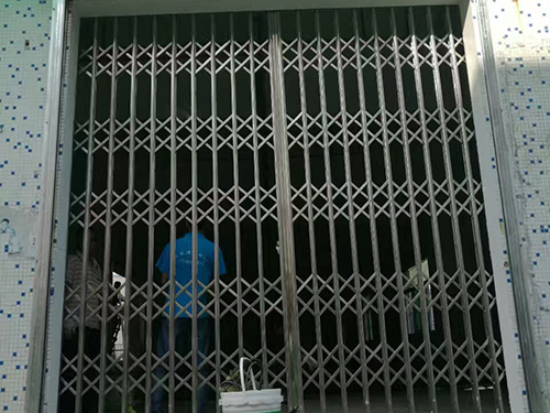 拉闸门安装